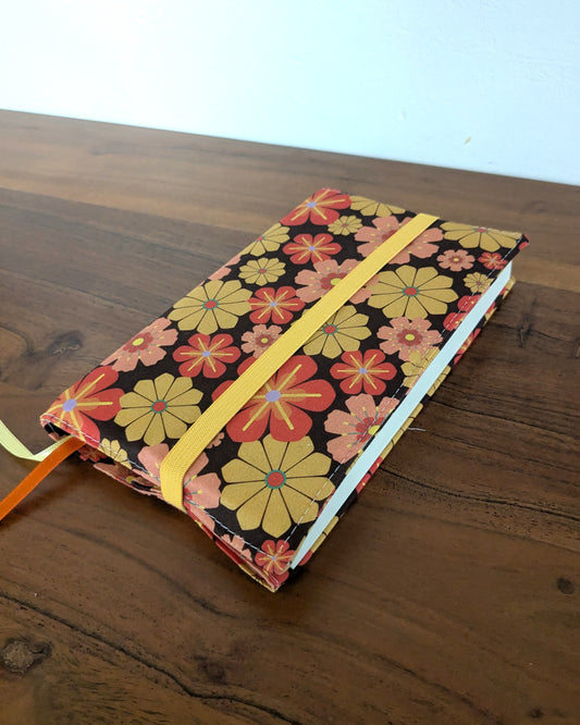 protege-livre-grand-format-fleurs-retro-marron-orange