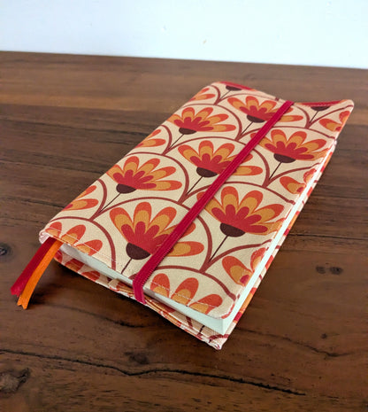 couvre livre en tissu motifs rétro fleurs