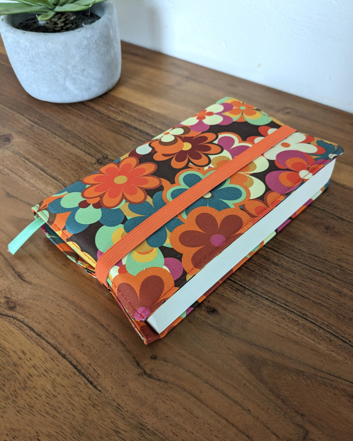 protege livre en tissu flower power