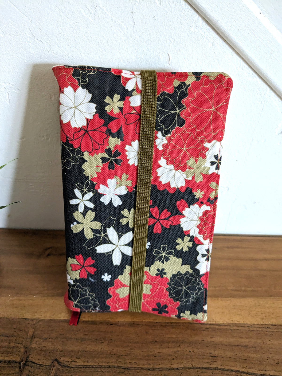 Protège livre en tissu ajustable format poche à grand format - Motifs Fleurs japon rouges noires Reiki